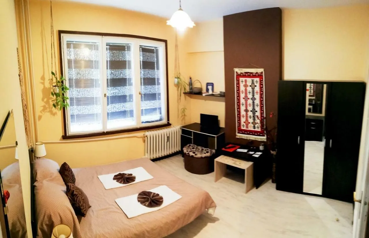 Trakia Bed & Breakfast contacts